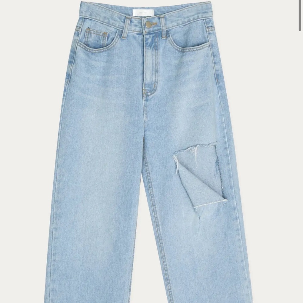 OAK AND FORT straight Jean with cut out , blue and impeccable condition! Size: S